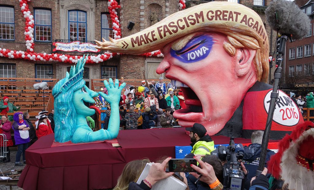 Düsseldorfer Rosenmontagszug: Make Fascism Great Again