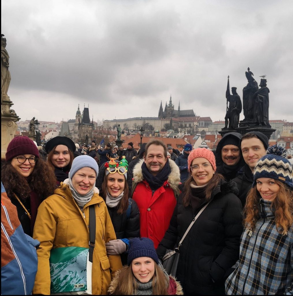 blc Team auf der Karlsbrücke in Prag